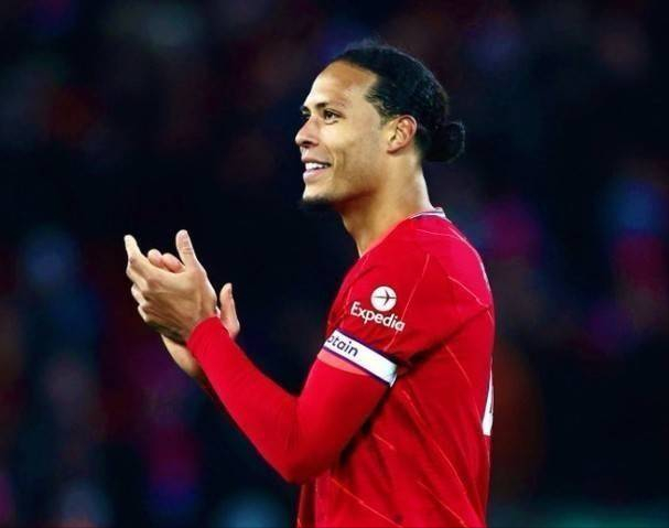 意媒：布雷默和鲁加尼今日参与全队合练，弗拉霍维奇在旁观看（意媒：布雷默与鲁加尼今日随队合练，弗拉霍维奇在场边观望）