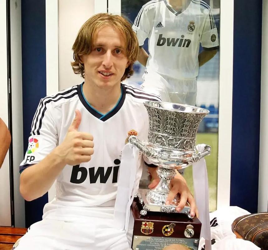 官方：前柏林联主帅费希尔执教美因茨，双方签约到2028年（美因茨官宣前柏林联主帅费希尔上任，合同至2028年）