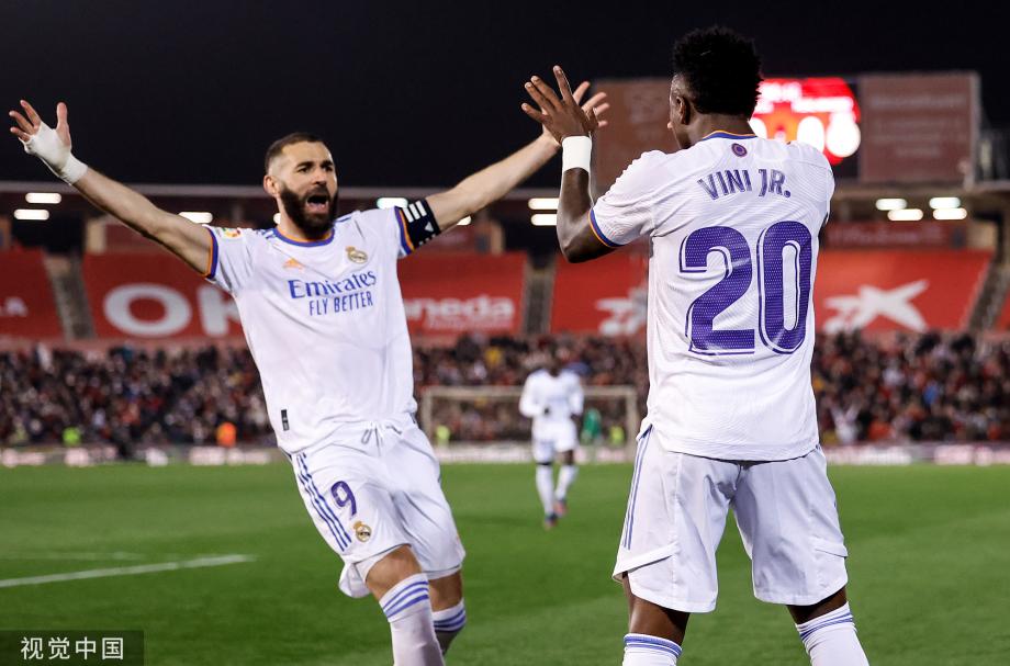 翻修球场，“连滚带爬”为的是“从从容容”（修缮球场，眼下忙乱只为日后从容）