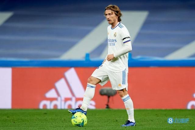 犯规太快！杨瀚森首节登场3分49秒领到第二次犯规被换下场（首节出战仅3分49秒，杨瀚森早早两犯被换下）